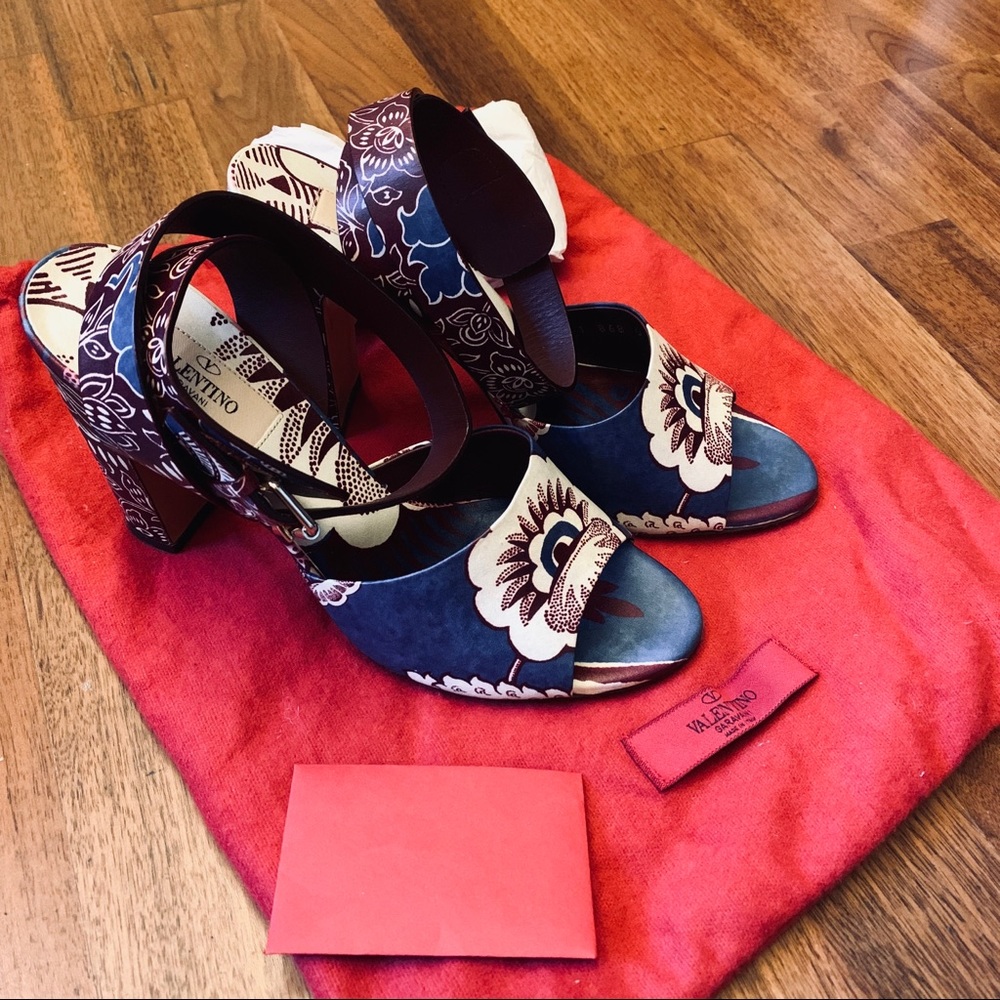 Valentino heeled sandals size 37